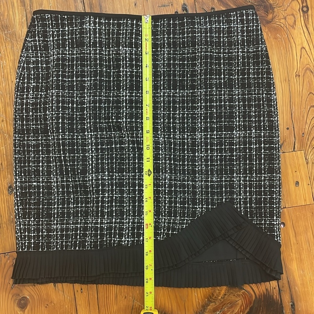 WHITE HOUSE BLACK MARKET Women Cotton Blend Pencil Skirt Tweed Pleat Decor 12 - Picture 3 of 7